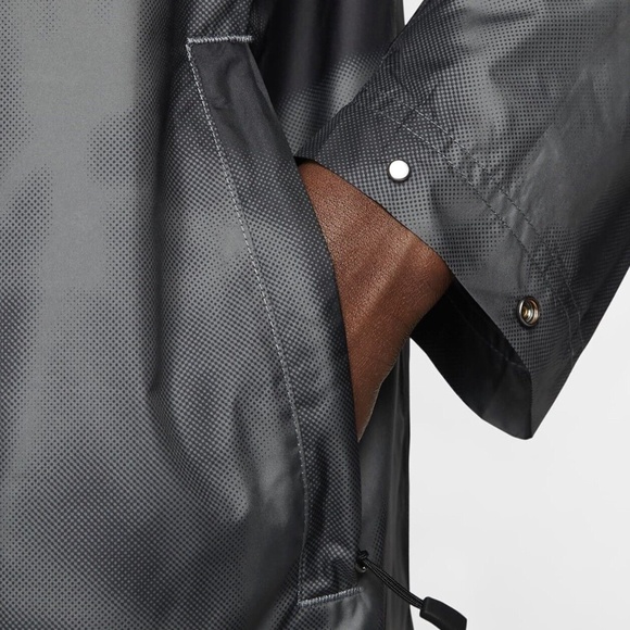 NWT men's medium nike Repel F.C. Woven Graphic Football Parka DV9755-068 - Picture 3 of 8